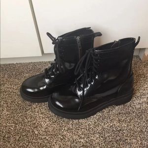 Combat boots